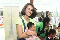 FOTO Murah Senyum, Cerita Atiqah Hasiholan Tentang Sang Buah Hati