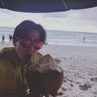 FOTO: Naik Motor - Foto Bareng Fans, Song Jae Rim Puas di Bali