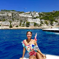 FOTO: Naik Yacht, Shanty Liburan ke 'Surga' Bernama Cala Llamp