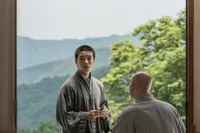 Foto Nam Da Reum Jadi Biksu Muda di Film 'THE 8TH NIGHT', Tetap Ganteng dengan Rambut Cepak