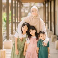 Foto Natasha Rizky yang Dulu Nikah di Usia 19 Tahun, Kini Jadi Mamah Muda Bahagia dengan 3 Anak Lucu