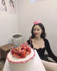 FOTO: Netizen Merasa Wajah Hwang Jung Eum Berubah Drastis - Dicurigai Oplas