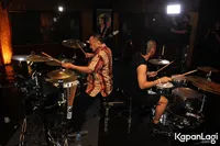 FOTO: Ngedrum Bareng, Jelly Tobing Akui Kemampuan Ikmal The Rock
