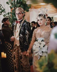 Foto Ngunduh Mantu Mytha Lestari, Cantik Berbalut Baju Adat Jawa