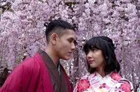 FOTO: Nikmati Sakura, Ganindra Bimo - Andrea Dian Mesra di Jepang
