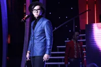 FOTO: Nyanyi Dangdut, Rafael Tan Bergaya Keren Ala Boyband Korea!