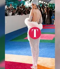 FOTO: Nyaris Nude, 10 Gaun Seleb Saat di Red Carpet Bikin Melongo