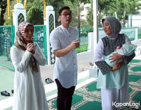 [Foto] Nycta Gina dan Rizky Kinos Gelar Syukuran Anak di Masjid