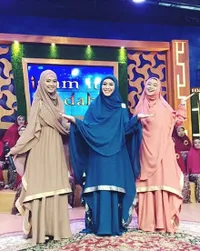 FOTO: Oki Setiana dan 2 Adiknya, Cantiknya Meneduhkan Hati