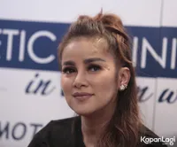 FOTO Olla Ramlan Berniat Diet Saat Anak Ketiganya Berusia 6 Bulan