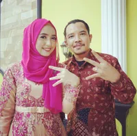 FOTO: Olyn, Dokter Gigi Hijabers Muda Cantik Tunangan Cella Kotak