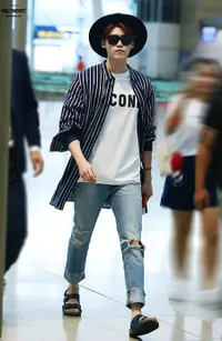 FOTO: OOTD Celana Jeans Ala Seleb Korea, Cool dan Fashionable
