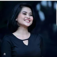 FOTO: Ovi Ratu Serigala Makin Cantik Fresh Dengan Rambut Pendek