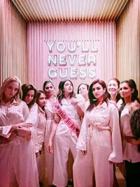FOTO Pajamas Party Priyanka Chopra, Seru-Seruan Jelang Menikah