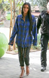 FOTO: Pakai Baju Kumal & Kebesaran, Kim Kardashian Gagal Cantik?