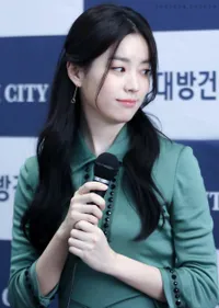 Pakai Dress Sama, Fans Bandingkan Han Hyo Joo & Kim Hyun Joo