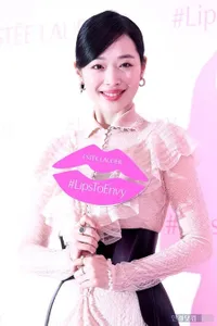 FOTO: Pakai Fashion Ratusan Juta, Sulli Makin Dewasa  dan Cantik