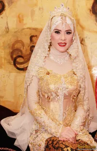 Foto: Pakai Kebaya Mewah Berhijab, Angel Lelga Siap Menikah?