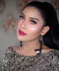 FOTO: Pamer Body Killer, Millendaru Makin Hot di Pemotretan Terbaru