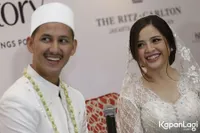 FOTO Pamer Cincin, Randi Bachtiar Beri Tasya Kamila Kecupan Mesra