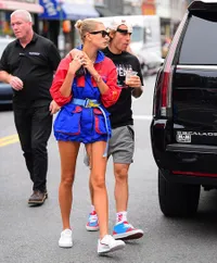 FOTO: Dimabuk Cinta, Hailey Baldwin & Justin Bieber Makin Mesra
