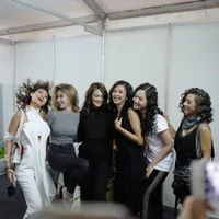 FOTO: Para Seleb Ini Peragakan Busana Karya Luna Maya di JFW 2017