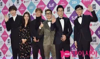 FOTO: Parade Bintang Populer Korea di Red Carpet 'SBS Ent Awards'