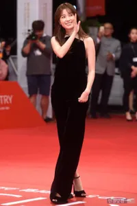 FOTO: Parade Dress Cantik Bintang Korea di Red Carpet BIFF 2016