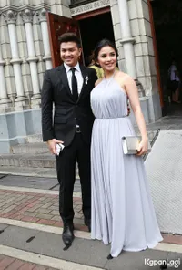 FOTO: Parade Gaun Cantik Seleb di Pemberkatan Nikah Sandra Dewi