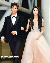 FOTO: Park Bo Gum Gandeng Seolhyun AOA, Bikin Fans Patah Hati