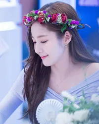 FOTO: Park Min Young Cantik Bak Princess Hadiri Event Fansign