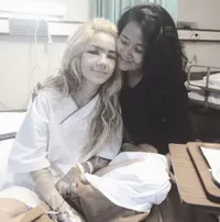 FOTO: Pasca Kecelakaan, Sheila Marcia Jalani Fisioterapi