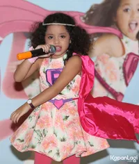 FOTO: 'Pecinta' Sambalado, Romaria Mau Jadi Ayu Ting Ting Kecil?