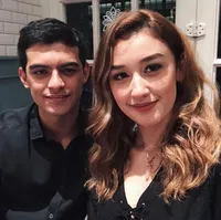 FOTO: Peluk Manja, Pacaran Ala Ciccio Manassero - Natasha Ryder