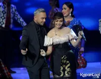 FOTO: Peluk Mesra, Ini Bukti Rina Nose - Fakhrul Razi Serasi