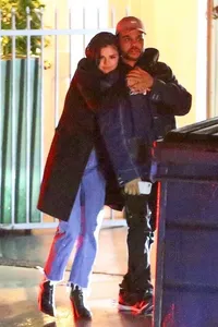 FOTO: Pelukan - Ciuman, Bukti Selena Gomez - The Weeknd Pacaran?