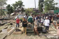 FOTO Pemakaman Cecep Reza, Diiringi Isak Tangis Duka Keluarga dan Sahabat