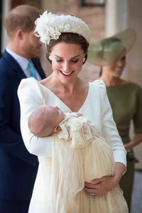 FOTO: Pembaptisan Pangeran Louis, Charlotte Cantik Menggemaskan!