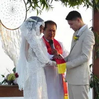 FOTO Pemberkatan Nikah Anneke Jody - Spencer Jeremiah, Romantis