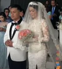 FOTO Pemberkatan Nikah Kezia Warouw - Christian Rantepadang, Haru
