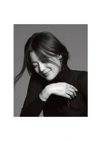 Foto Pemotretan Hitam Putih, Aura Jun Ji Hyun Dipuji Netizens