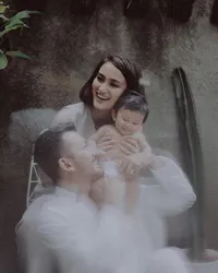 FOTO: Pemotretan Keluarga Rio Dewanto - Atiqah & Sal, Penuh Cinta