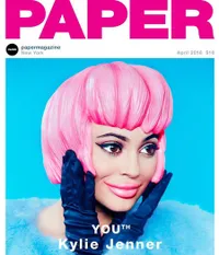 FOTO: Pemotretan Unik, Kylie Jenner Pamer Tubuh Hot - Baju Mewah