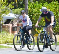 FOTO: Penampakan Perdana Baby Bump Katherine Schwarzenegger, Terlihat Jelas Saat Bersepeda