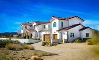 FOTO: Penampakan Rumah Baru Bella Thorne, Mewah Bikin Mupeng!
