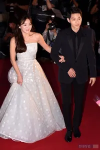FOTO: Penampakan Rumah Baru Song Joong Ki, Dipakai Setelah Nikah?