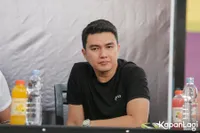 Foto Penampakan Sepatu Aldi Taher yang Sengaja Dilakban Supaya Nyaman Dipakai, Banyak Kebutuhan Sampai Tak Bisa Beli Baru