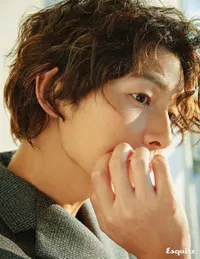 FOTO: Penampilan Baru Song Joong Ki, Wajah Tetap Baby Face - Cute