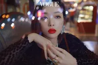 FOTO: Penampilan Cantik & Mewah Sulli Untuk Vogue, Tampil Dewasa