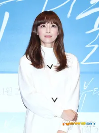 FOTO: Penampilan Cantik & Simple Lee Na Young di Prescon Film